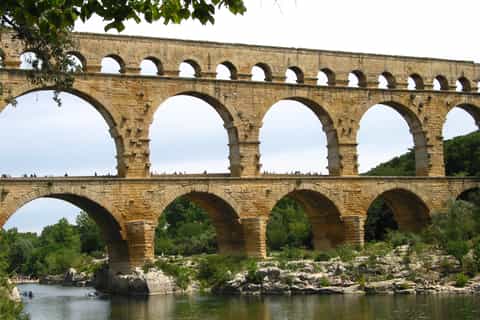 from avignon pont du gard saint remy les baux day tour