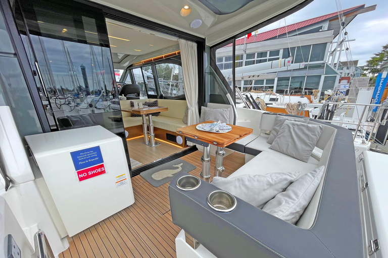 Cádiz: Bay of Cádiz Luxury Motor Boat Cruise