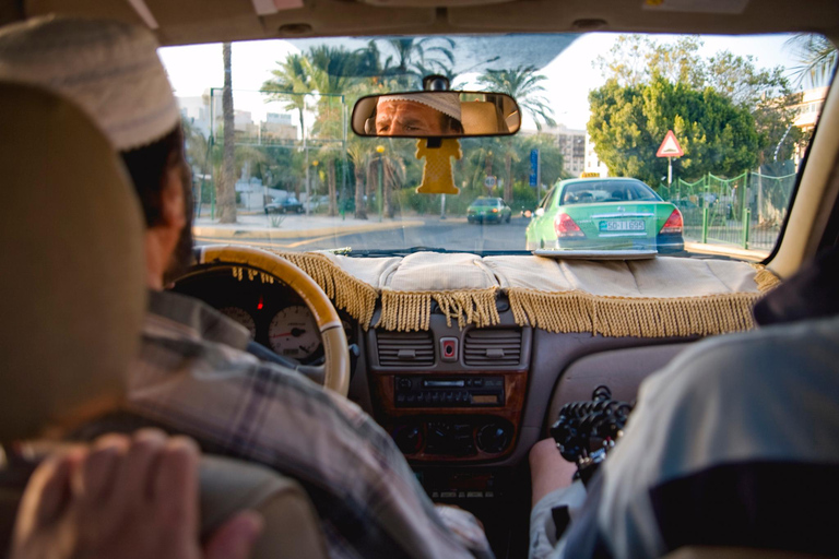 Amman: Trasferimento di sola andata da/per il Wadi Rum in auto privataViaggio privato dall&#039;aeroporto di Amman al Wadi Rum (fino a 4 persone)