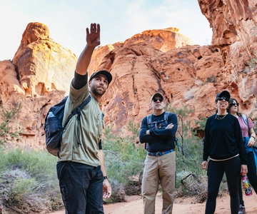 Las Vegas: Valley of Fire Guided Hike with Drinks and Snacks
