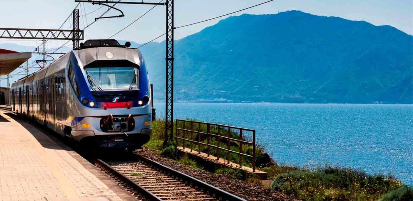 Von Civitavecchia: Zug ins Stadtzentrum von Rom und zurück Von Civitavecchia: Zug ins Stadtzentrum von Rom und zurück