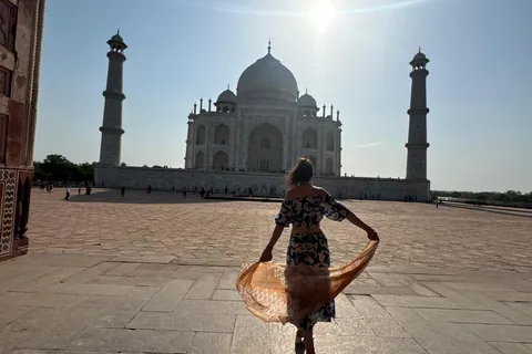 From New Delhi: Sunrise tour of Taj Mahal with Jaipur drop.