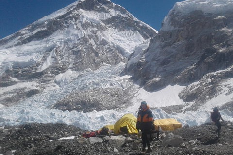 EBC Trek en vlieg terug per helikopter
