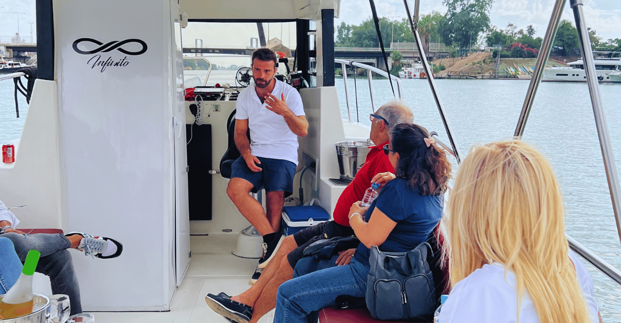 Sevilla, paseo en barco "Las esquinas del Guadalquivir" - Hizvo