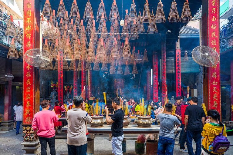 Discover China Town by Pedicab Group Tour (maximum of 15 people per group)