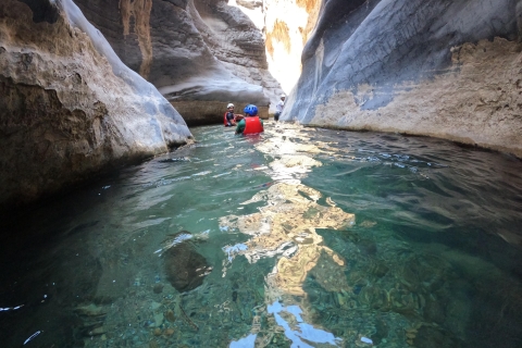 Journée complète d'aventure dans le canyon des serpents (Wadi Bani Awf)Excursion d'une journée dans le canyon des serpents