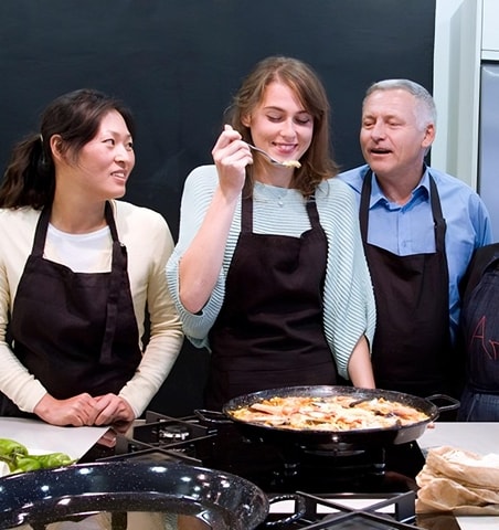 Malaga: Authentic Paella Cooking Class with Sangría