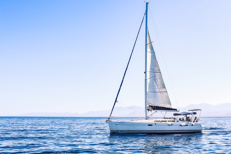 Chania: Zeilcruise met snorkelen & maaltijdVanuit de haven van Kolimvari: Privé zeiltocht