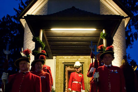 Noite silenciosa na véspera de Natal em Oberndorf saindo de SalzburgoSilent Night Tour na véspera de Natal