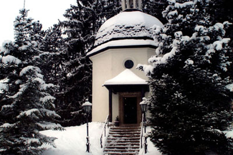 Noite silenciosa na véspera de Natal em Oberndorf saindo de SalzburgoSilent Night Tour na véspera de Natal