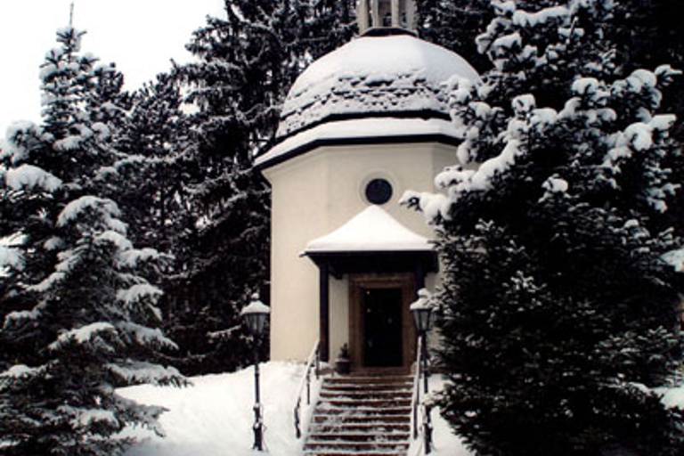 Noite silenciosa na véspera de Natal em Oberndorf saindo de SalzburgoSilent Night Tour na véspera de Natal