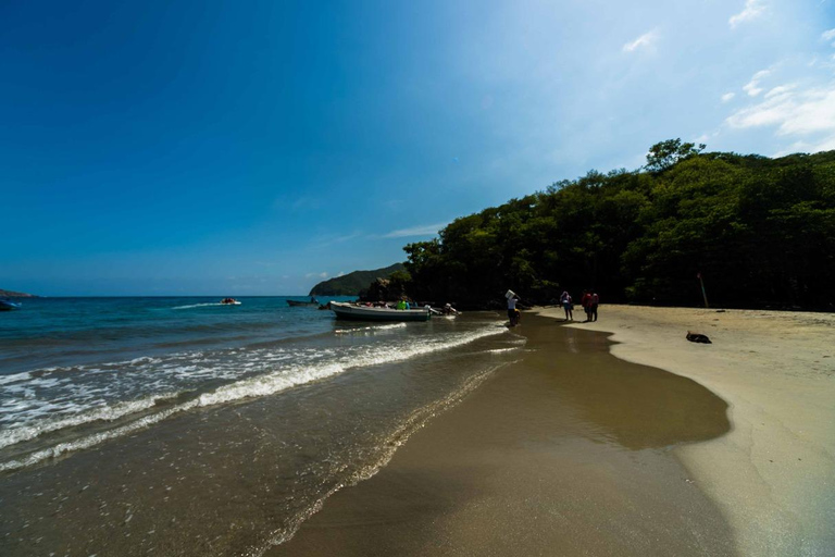 Santa Marta: Tour Playa Cristal Tayrona Park from the city of Cartagena Santa Marta: Playa Cristal Tayrona Park Tour from Cartagena City