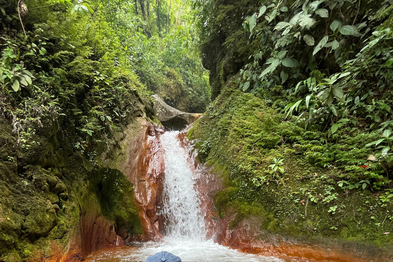 Vulcano Miravailles: A caccia di cascate e attività vulcanica