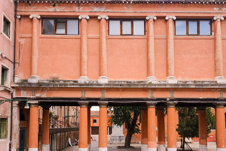 Venice: In the Footsteps of Commissario Brunetti Shared Group Tour in German