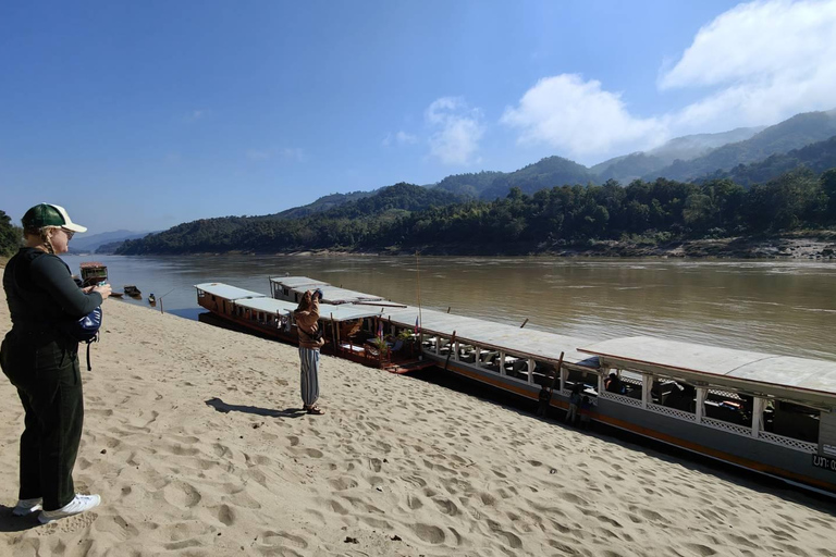 Luxury Mekong Cruise: Chiang Rai to Luang Prabang (2 Days)
