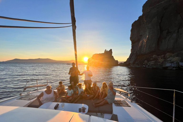 Baie de St. Paul : Visite d&#039;une demi-journée en catamaran de luxe avec boissons