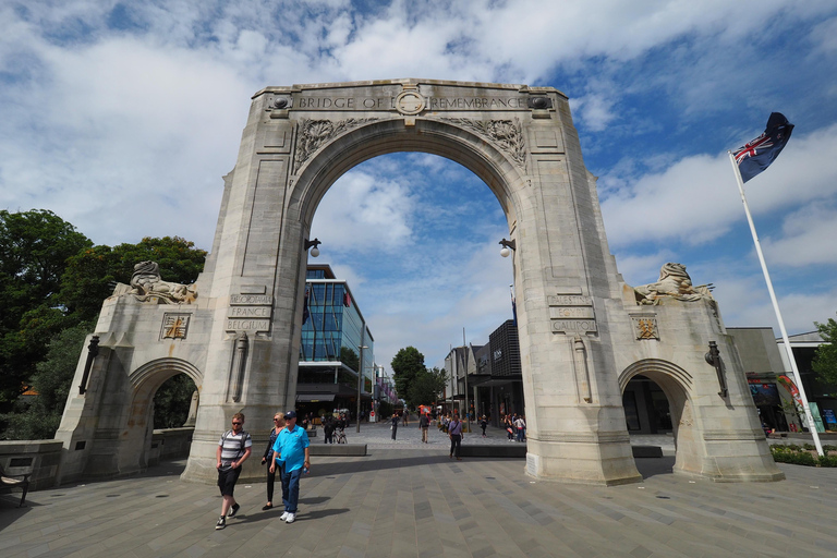Christchurch: Private Highlights Tour with local guide