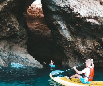 Cuevas Escondidas de Portimão: Excursión Privada en Kayak y SUP