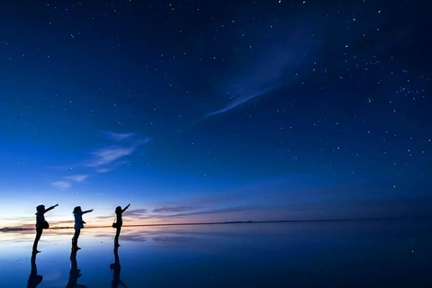 Pôr do sol e noite de estrelas no Salar de Uyuni