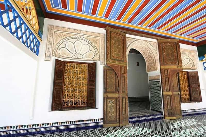Palacio de la Bahía, tumbas saadíes y medina con un guía local - medina