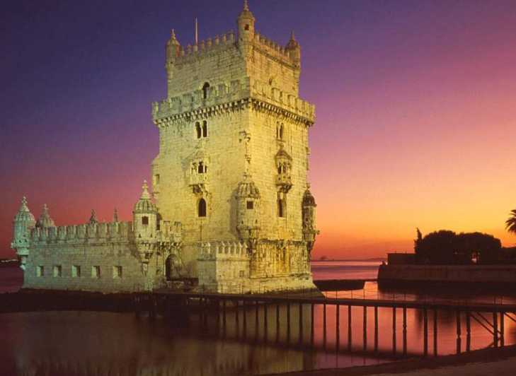 Lisbona: tour notturno con spettacolo di fado