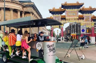 Liverpool: Bierbike-Tour mit Drinks und Musik
