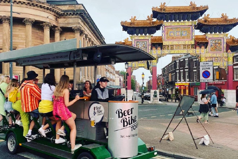 Liverpool: passeio de bicicleta com bebidas e músicaPasseio de bicicleta com cerveja em Liverpool com bebidas