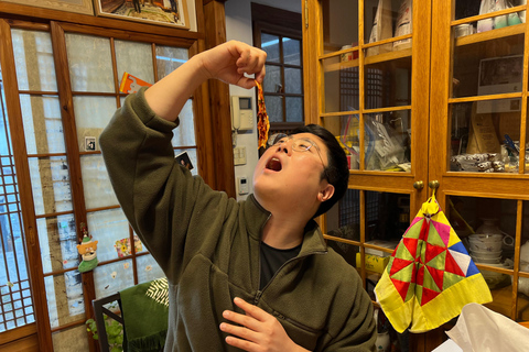 Seoul: Kimchi Cooking Class in Traditional Hanok House Kimchi Cooking Class in Traditional Hanok House