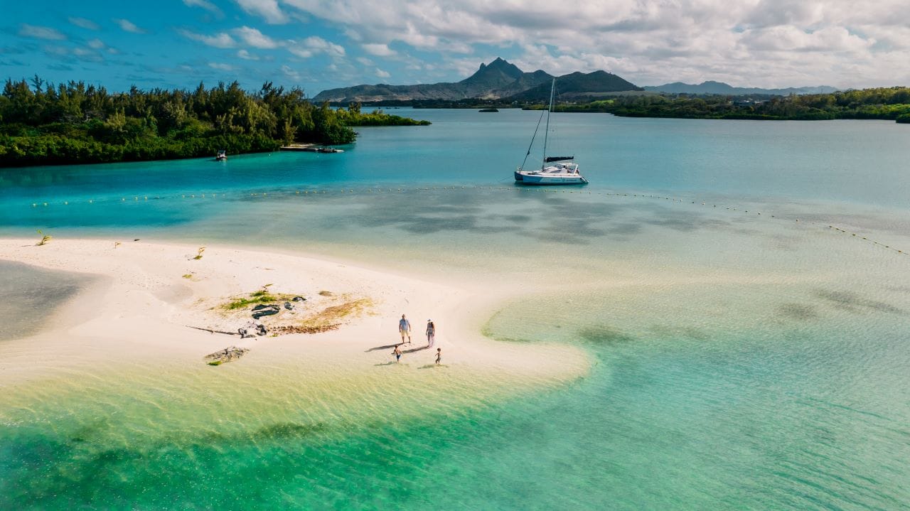 Ile Aux Cerfs: Katamaranfahrt, Insel, Wasserfälle, Mittagessen