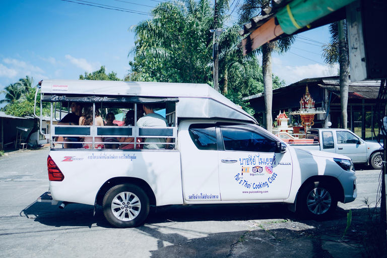Autentyczne tajskie gotowanie z Pui w Khao LakLekcja gotowania autentycznych tajskich dań w Khao Lak Pui