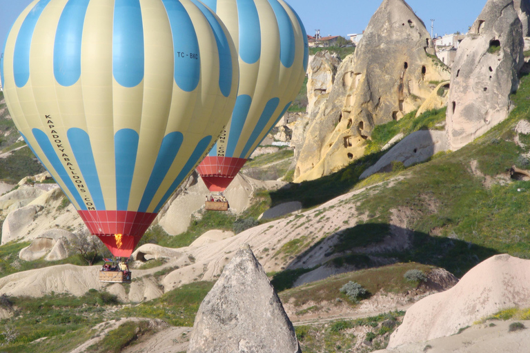 Cappadoce : Montgolfière au lever du soleil à GöremeCappadoce : Excursion en montgolfière au lever du soleil à Göreme avec collations