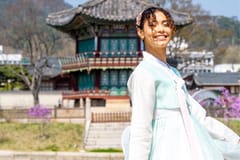 Seoul: Königliches Hanbok-Fotoshooting im Gyeongbokgung-Palast durch eine französische Fotografin