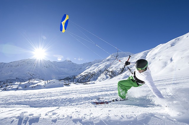 Visit Snowkiting School on the Simplon Pass in Saas-Fee