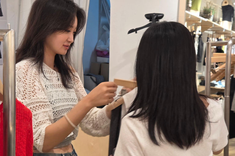Seoul: Seong-su Fashion Tour with Local Style-mate