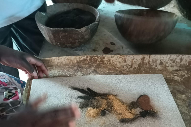 Creative Workshop in Dakar: Create Your Own Sand Painting Souvenir Creative workshop in Dakar: make your own souvenir sand painting