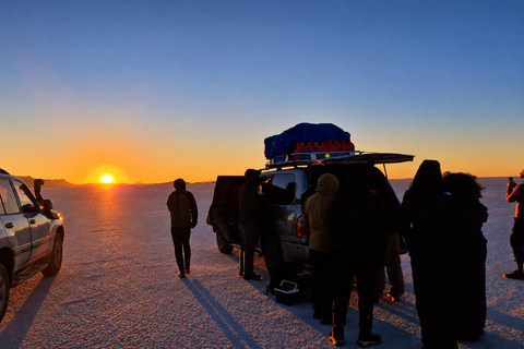 Uyuni: 3-Day Salt Flats Expedition to San Pedro de Atacama Uyuni Tour with Local Spanish Driver