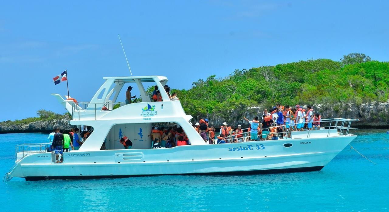 Punta Cana: Exklusive Bootsfahrt zur Insel Saona (Dominikanische Republik) mit Mittagessen und natürlichem Pool