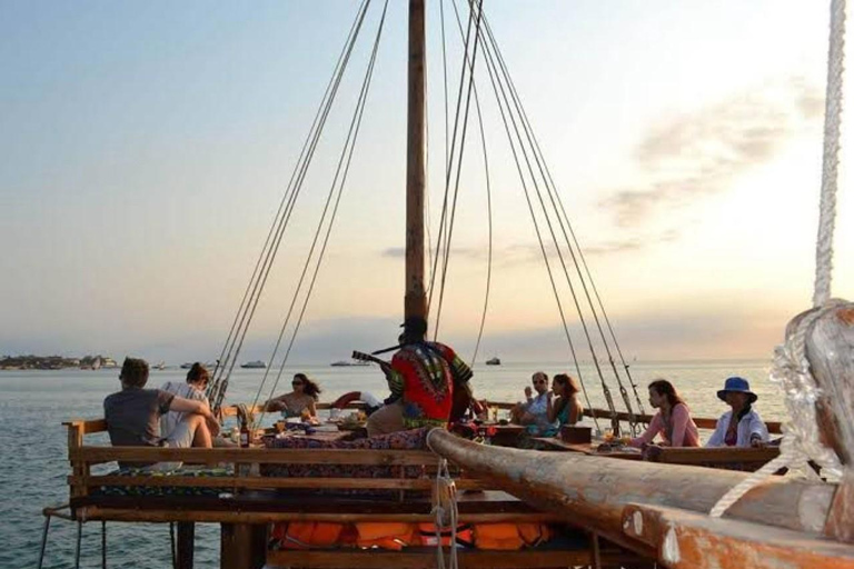 Kreuzfahrt bei Sonnenuntergang in Nungwi