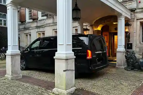 Amsterdam: Auto mieten mit Fahrer in Amsterdam (6 Stunden)