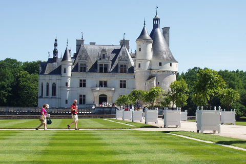 From Paris: Loire Valley Castles Full-Day Tour with Lunch