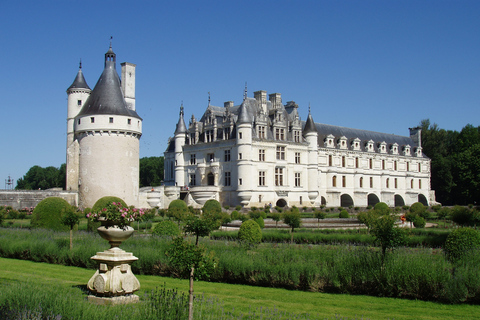 From Paris: Loire Valley Castles Full-Day Tour with Lunch