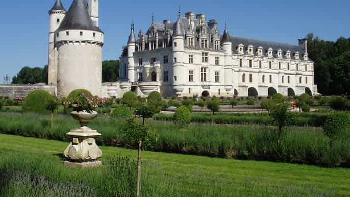 from paris loire valley castles fullday tour