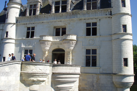 From Paris: Loire Valley Castles Full-Day Tour with Lunch