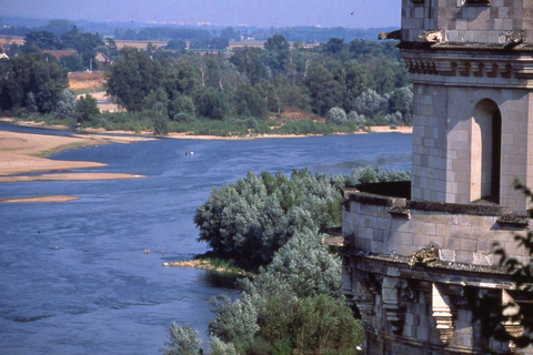 From Paris: Loire Valley Castles Full-Day Tour with Lunch