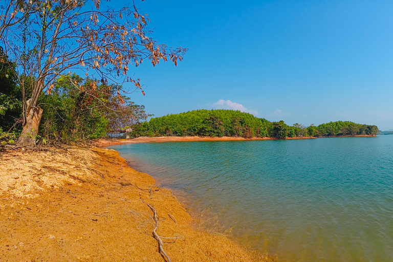 Lunch cruise on Vang Vieng Lake