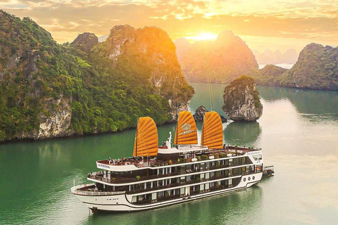 Scenic Vietnam Highlights: Coastal Towns, Culture & Bays