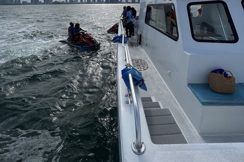 Miami : Croisière aventure avec Jetski, Tubing et boissonsForfait pour 8 personnes : Tour avec essence et frais de port de plaisance