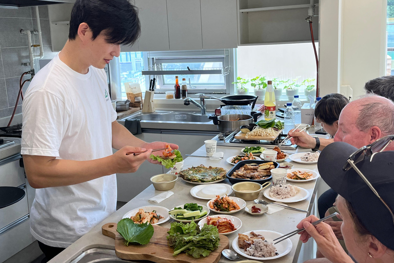 Busan: Korean Home Cooking Class & Market Tour with Meal Join in