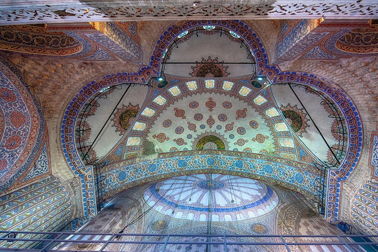 Santa Sofia e Moschea Blu + Cisterna Basilica (opzionale)Tour di Santa Sofia e della Moschea Blu con biglietti d'ingresso inclusi