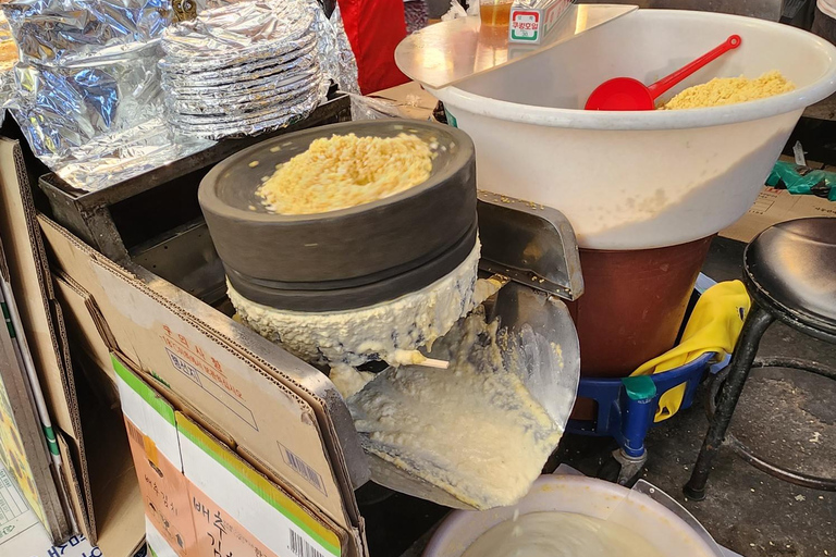 Seul: tour gastronómico pelo mercado noturno com churrasco coreano e casa de chá